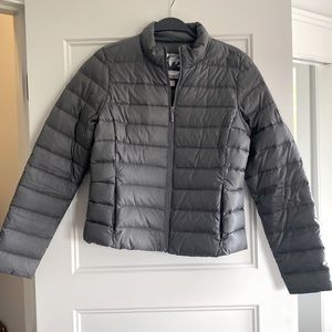 Short styled super light puffy coat